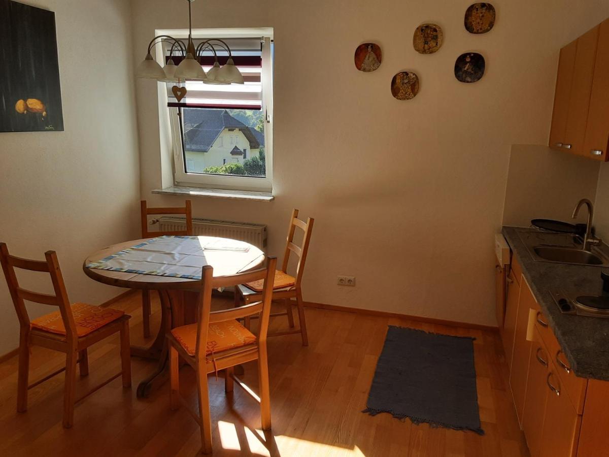 Apartment - Ferienwohnung 2 Treffen Am Ossiachersee Luaran gambar